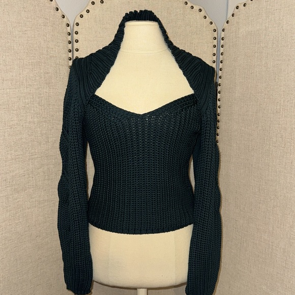 NWOT DARK GREEN KNIT SWEATER - Picture 2 of 4